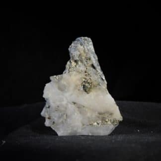 Bismuthinite et Pyrite sur Quartz, Meymac, Corrèze.