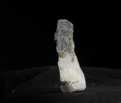 Bismuthinite et Pyrite sur Quartz, Meymac, Corrèze.