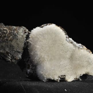 Natrolite, Herdorf, Altenkirchen, Rhinland-Palatinate, Allemagne.