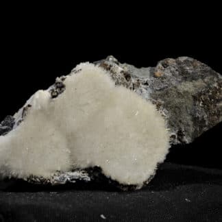 Natrolite, Herdorf, Altenkirchen, Rhinland-Palatinate, Allemagne.