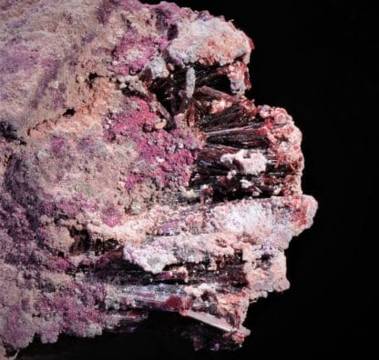 Erythrine, Mine de Bou-Azzer, Province de Ouarzazate, Maroc.