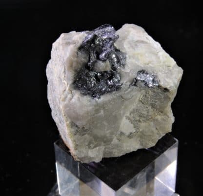 Molybdite (molybdénite) et quartz, Mont Larron, Saint-Julien-le-Petit, Haute-Vienne, Limousin.