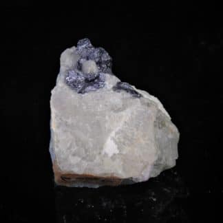 Molybdite (molybdénite) et quartz, Mont Larron, Saint-Julien-le-Petit, Haute-Vienne, Limousin.