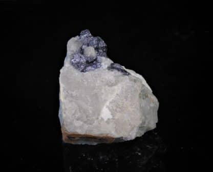 Molybdite (molybdénite) et quartz, Mont Larron, Saint-Julien-le-Petit, Haute-Vienne, Limousin.