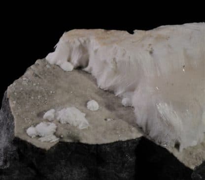 Natrolite, Tacharanite, Puech de Vermus, Espalion, Aveyron.