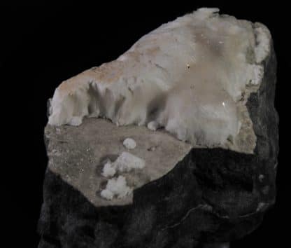 Natrolite, Tacharanite, Puech de Vermus, Espalion, Aveyron.