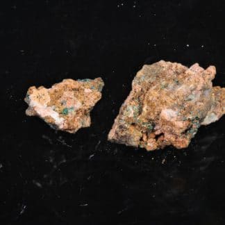 Malachite, cristaux en aiguilles, Le Mas d'Alary, Lodève, Hérault.