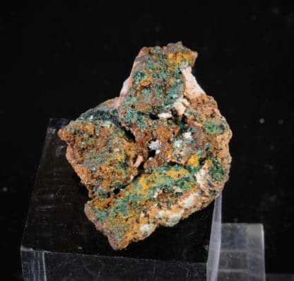 Malachite, cristaux en aiguilles, Le Mas d'Alary, Lodève, Hérault.