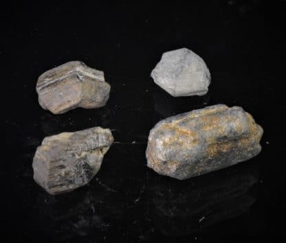 Rutile en cristaux maclés, Cornouaille, Finistère, Bretagne.