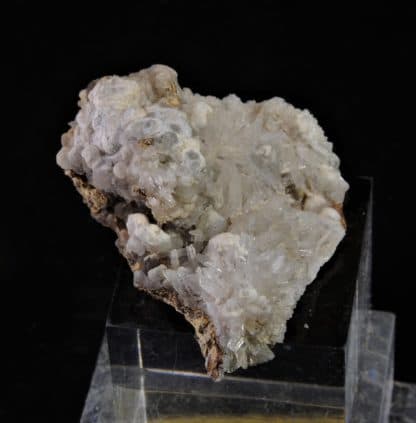 Aragonite aciculaire, Gergovie, Puy-de-Dôme, Auvergne-Rhône-Alpes.