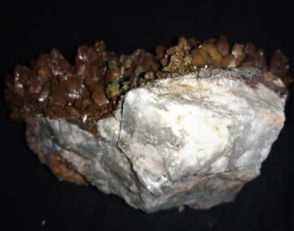 Pyromorphite bicolore, Les Farges, Ussel, Corrèze.