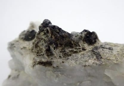 Bismuthinite sur Quartz, Meymac, Corrèze, Aquitaine, France.