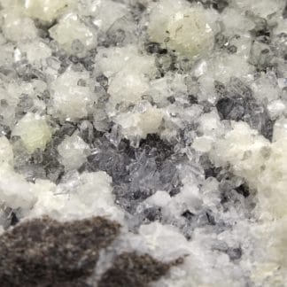 Dolomite sur quartz, Estevelle, Pas-de-Calais, Hauts-de-France.