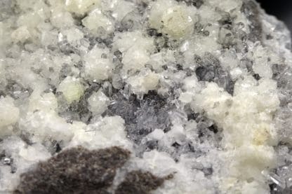 Dolomite sur quartz, Estevelle, Pas-de-Calais, Hauts-de-France.