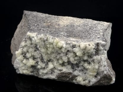 Dolomite sur quartz, Estevelle, Pas-de-Calais, Hauts-de-France.