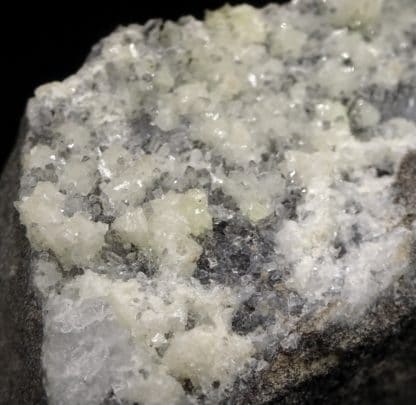 Dolomite sur quartz, Estevelle, Pas-de-Calais, Hauts-de-France.