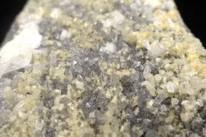 Dolomite sur quartz, Estevelles, Pas-de-Calais, Hauts-de-France.