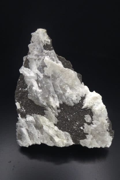 Calcite sur gangue, fosse 24, Estevelles, Pas-de-Calais.