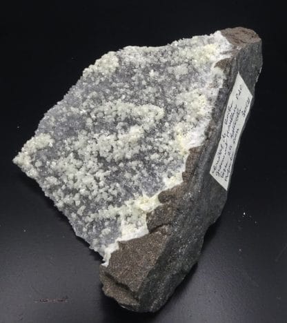 Dolomite sur quartz, Estevelles, Pas-de-Calais, Hauts-de-France.