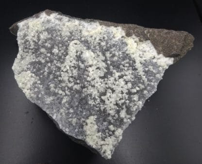 Dolomite sur quartz, Estevelles, Pas-de-Calais, Hauts-de-France.