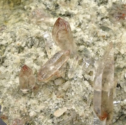 Quartz hématoïde sur quartzite, Bierghes, Belgique.