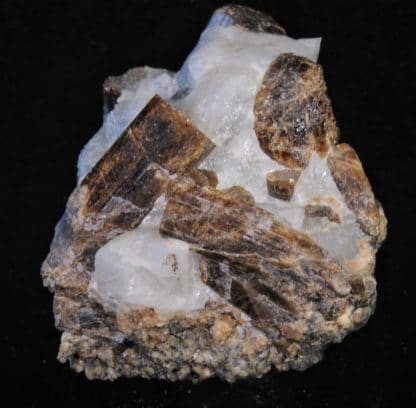 Vésuvianite variété Duparcite, Mine Azegour, Haut-Atlas, Maroc.