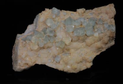 Fluorine verte en octaèdres sur Calcédoine, Mine de la Barre, Saint-Jacques-d’Ambur, Auvergne.