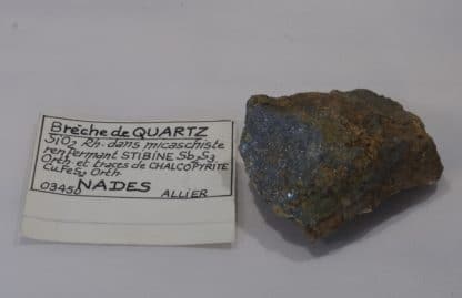 Stibine et Chalcopyrite dans du Quartz, Nades, Allier.