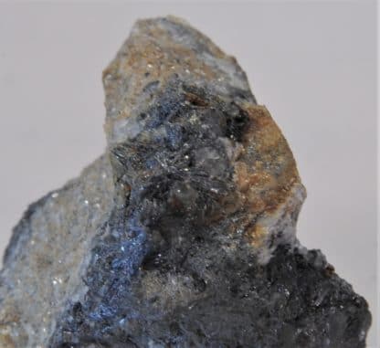 Stibine dans du Quartz, Nades, Allier, Auvergne.