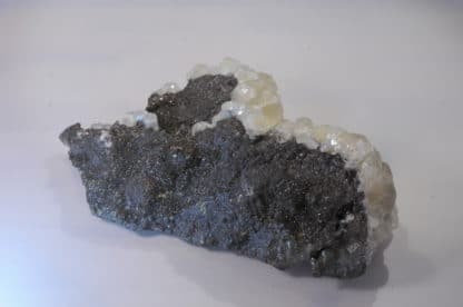 Calcite sur Sphalérite (blende), Trèves, Gard.