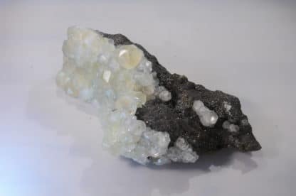 Calcite sur Sphalérite (blende), Trèves, Gard.