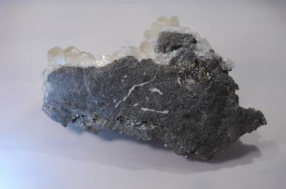 Calcite sur Sphalérite (blende), Trèves, Gard.