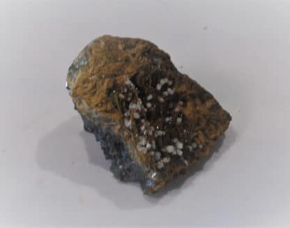 Willemite sur Sidérite, carrière du Rivet, Peyrebrune, Tarn.