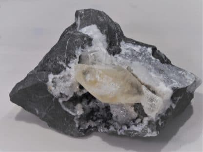 Fluorine et Calcite maclée, Glageon, Nord, Hauts-de-France.