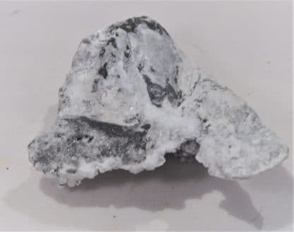 Fluorine et Pyrite sur Calcite, Glageon, Nord, Hauts-de-France.