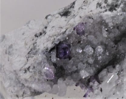 Fluorine et Pyrite sur Calcite, Glageon, Nord, Hauts-de-France.