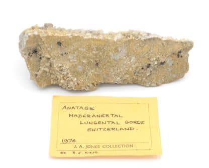 Anatase et quartz, Lugental, Maderanertal, Uri, Suisse.