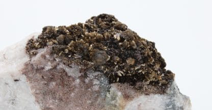 Goethite sur quartz, mine de Bou Azzer, Maroc.