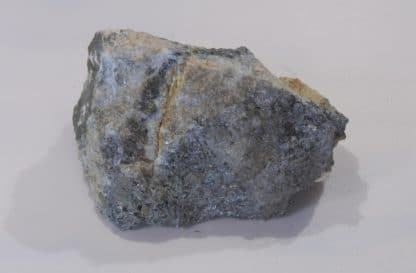 Stibine dans du Quartz, Nades, Allier, Auvergne.