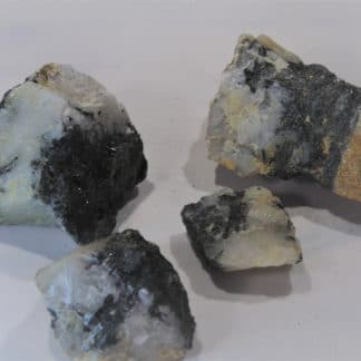 Tourmaline noire dans du Quartz, Chizeuil, Saône-et-Loire.