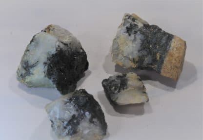 Tourmaline noire dans du Quartz, Chizeuil, Saône-et-Loire.