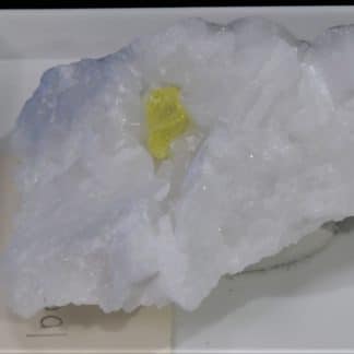 Soufre natif dans Calcite, Colonnata, Carrare, Italie.