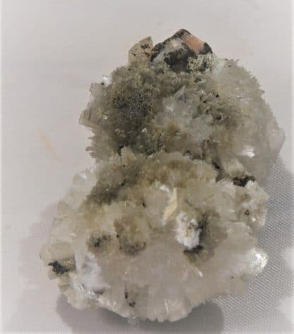 Natrolite, Puy de Marmant, Veyre-Monton, Puy-de-Dôme, Auvergne.