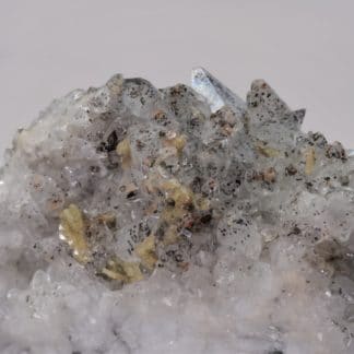 Barytine sur Calcite à inclusions de Pyrite, Glageon, Nord, Hauts-de-France.