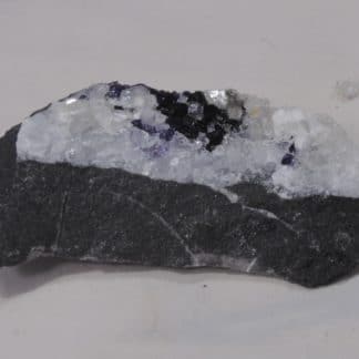 Fluorine sur Calcite, Glageon, Nord, Hauts-de-France.