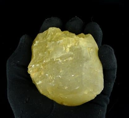 Calcite jaune, carrière de Leffe, Dinant, Belgique.