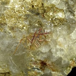 Rutile (sagénite) sur quartz, Saint-Gothard, Uri, Suisse.