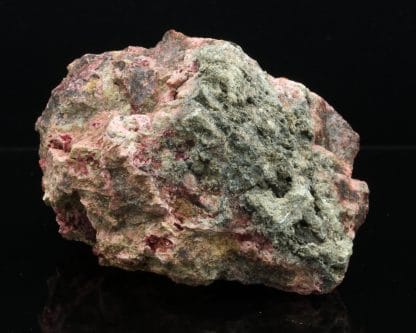 Érythrite, Irthem, Bou Azzer, région du Drâa-Tafilalet, Maroc.