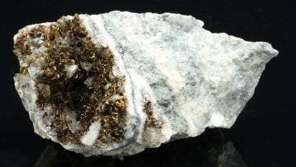 Goéthite et calcite, mine d'Aghbar, Zagora, région du Drâa-Tafilalet, Maroc.