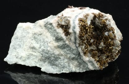 Goéthite et calcite, mine d'Aghbar, Zagora, région du Drâa-Tafilalet, Maroc.